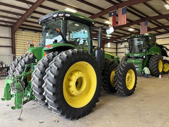 Image of John Deere 8335R equipment image 2