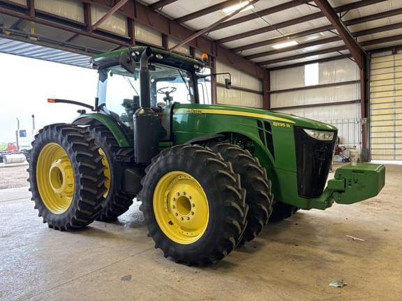 Image of John Deere 8335R equipment image 3