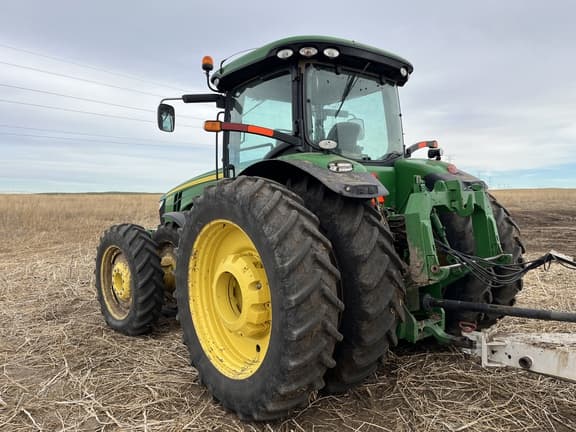 Image of John Deere 8335R equipment image 2