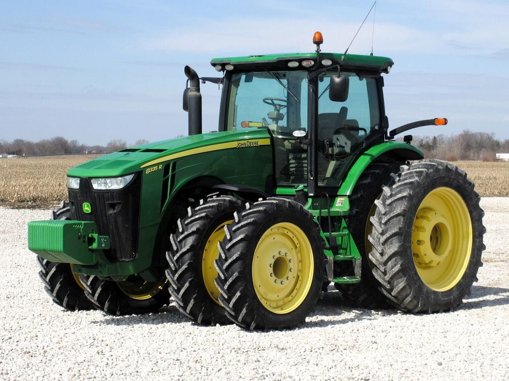 2013 John Deere 8335R Equipment Image0