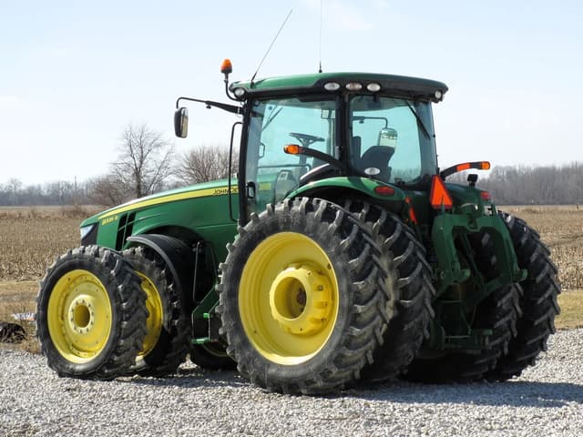 Image of John Deere 8335R equipment image 4