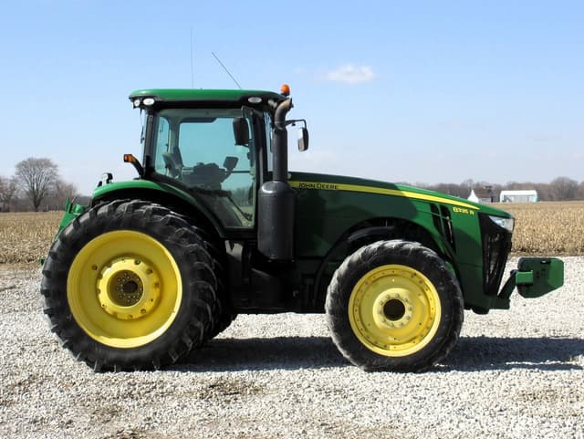 Image of John Deere 8335R equipment image 3