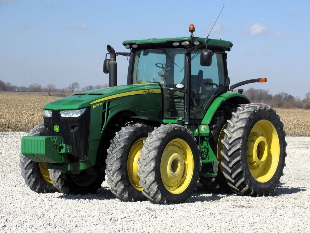 2013 John Deere 8335R Equipment Image0