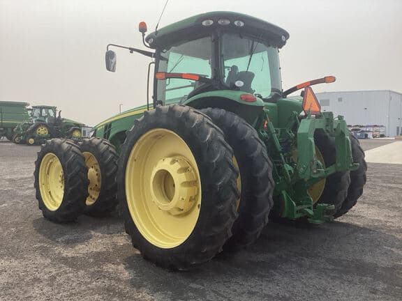 Image of John Deere 8335R equipment image 2