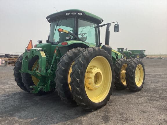 Image of John Deere 8335R equipment image 4