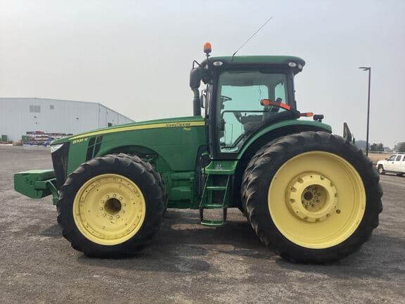 Image of John Deere 8335R equipment image 1