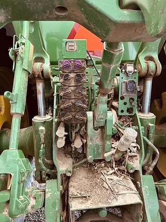 Image of John Deere 8335R equipment image 4