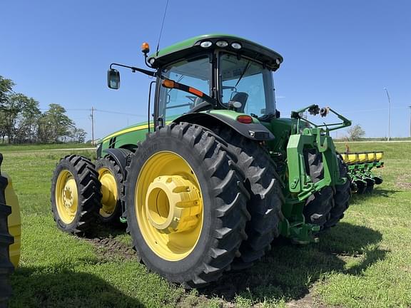 Image of John Deere 8335R equipment image 2