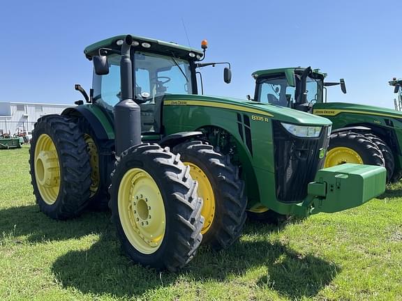 Image of John Deere 8335R equipment image 1