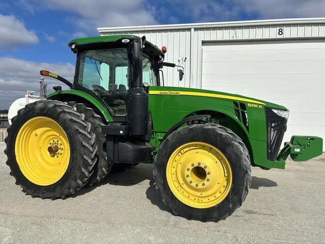 Image of John Deere 8335R equipment image 1