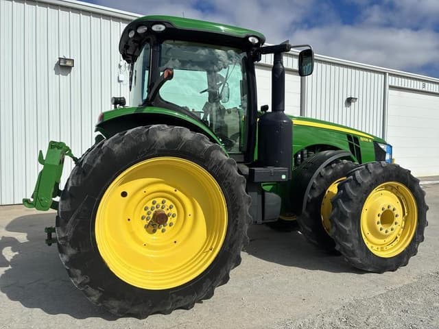 Image of John Deere 8335R equipment image 3