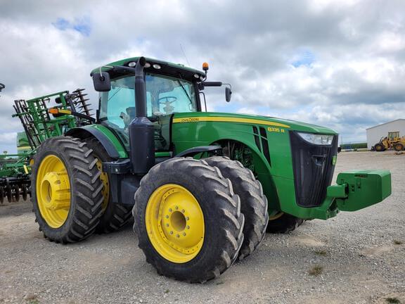 Image of John Deere 8335R equipment image 1