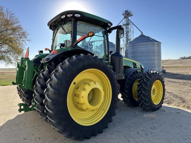 Image of John Deere 8335R equipment image 3