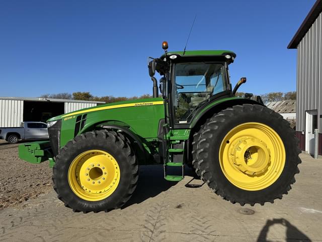 Image of John Deere 8335R equipment image 1
