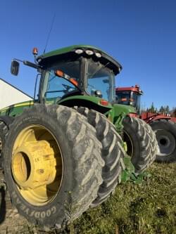 Image of John Deere 8335R equipment image 3