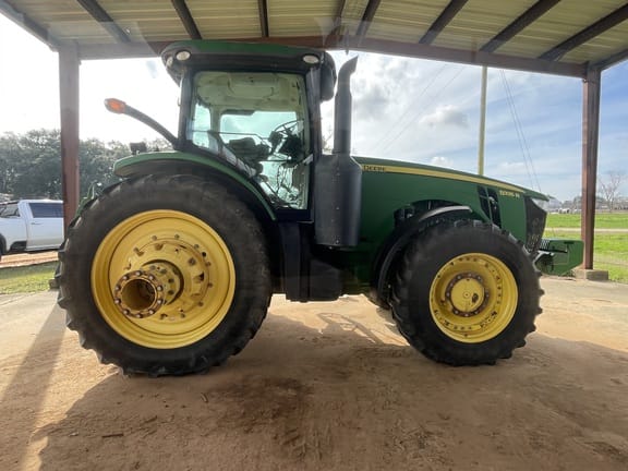 2013 John Deere 8335R Equipment Image0