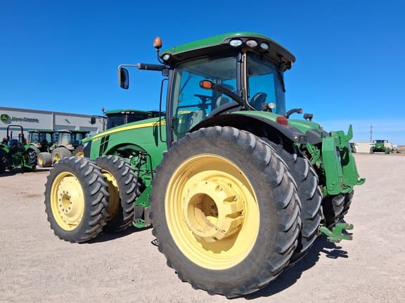 Image of John Deere 8335R equipment image 2