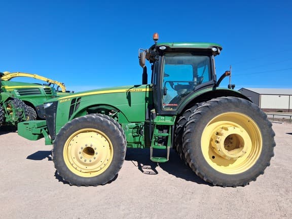 Image of John Deere 8335R equipment image 1