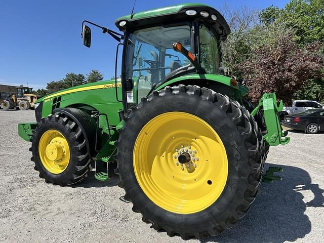 Image of John Deere 8335R equipment image 4