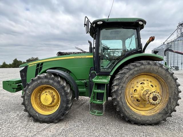 Image of John Deere 8335R equipment image 2