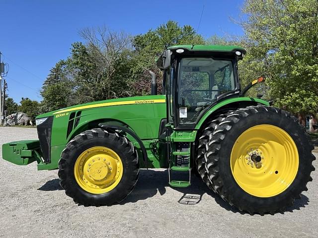 Image of John Deere 8335R equipment image 2