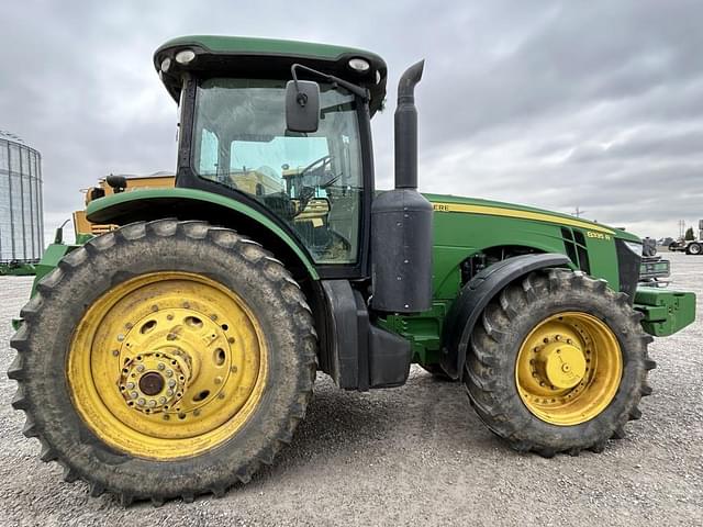 Image of John Deere 8335R equipment image 3