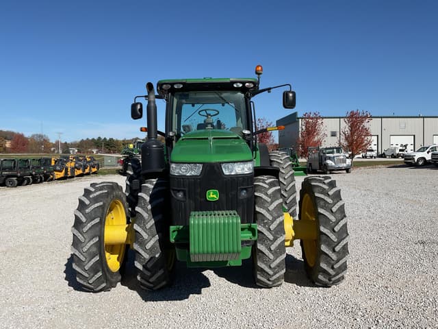 Image of John Deere 8335R equipment image 2