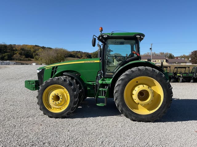 Image of John Deere 8335R equipment image 1