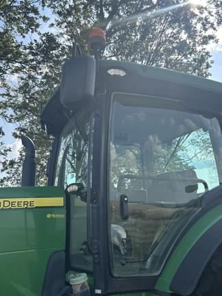 Image of John Deere 8335R equipment image 2