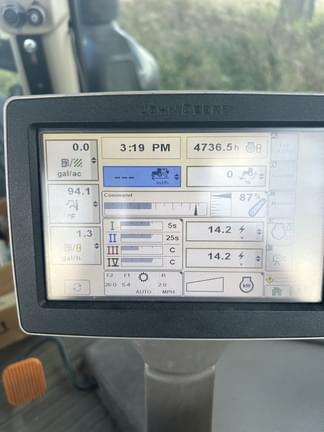 Image of John Deere 8335R equipment image 1