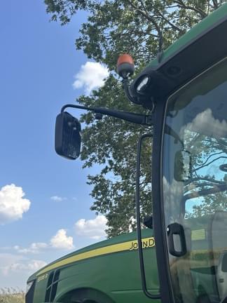 Image of John Deere 8335R equipment image 3