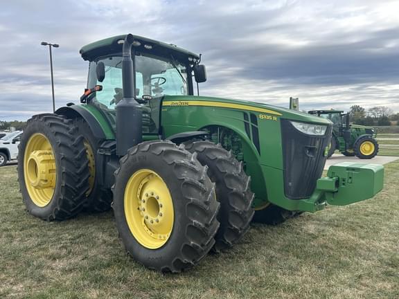Image of John Deere 8335R equipment image 3