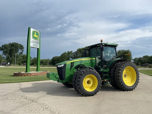 2013 John Deere 8335R Equipment Image0