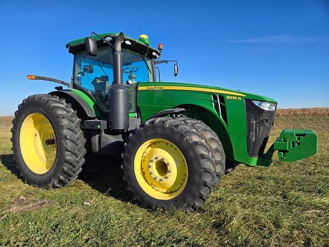 Image of John Deere 8335R equipment image 1