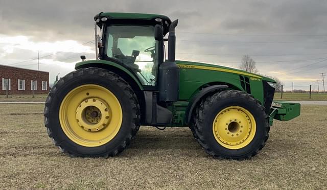 Image of John Deere 8335R equipment image 2