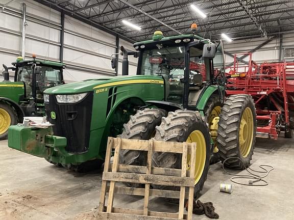 Image of John Deere 8335R equipment image 2