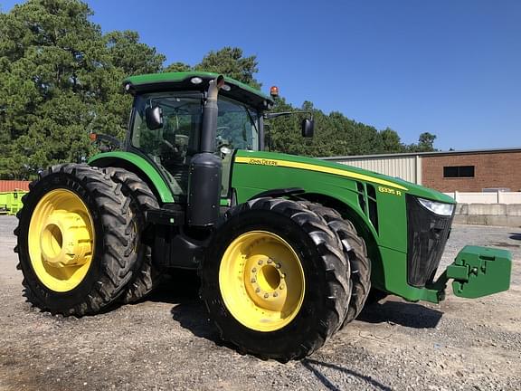 Image of John Deere 8335R equipment image 2