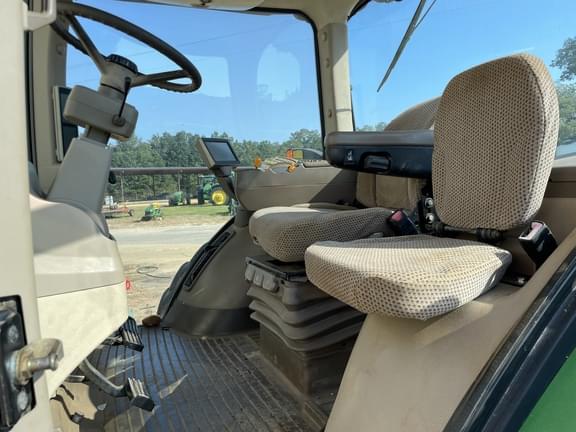 Image of John Deere 8335R equipment image 4