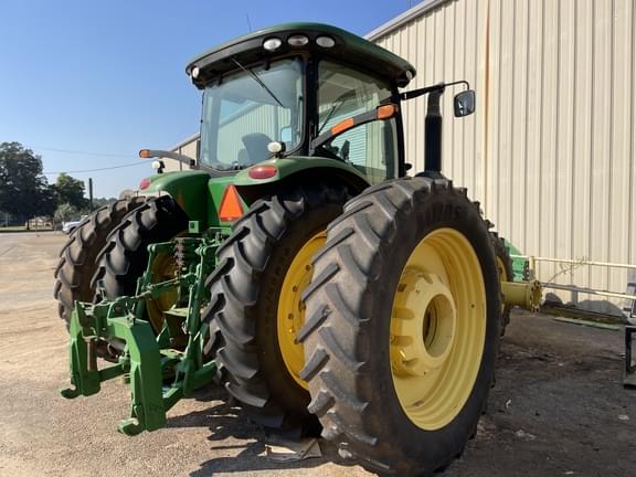 Image of John Deere 8335R equipment image 2