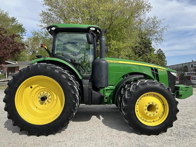 Image of John Deere 8335R equipment image 3