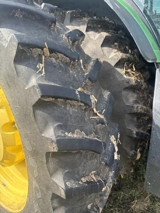 Image of John Deere 8335R equipment image 4