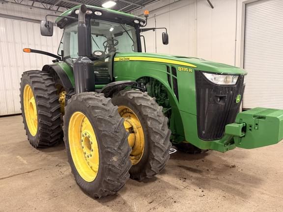 Image of John Deere 8335R equipment image 2