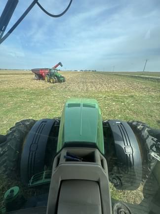 Image of John Deere 8335R equipment image 1