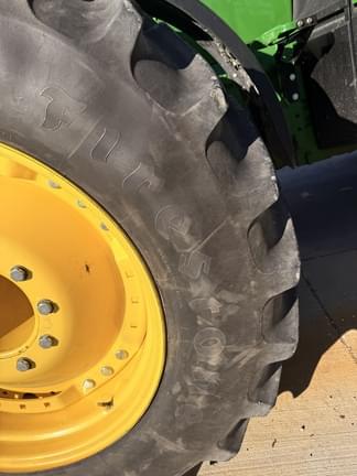 Image of John Deere 8335R equipment image 3