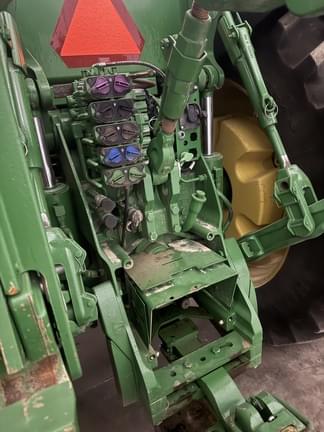 Image of John Deere 8335R equipment image 4