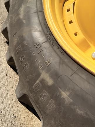 Image of John Deere 8335R equipment image 4