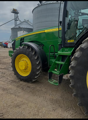 2013 John Deere 8335R Image