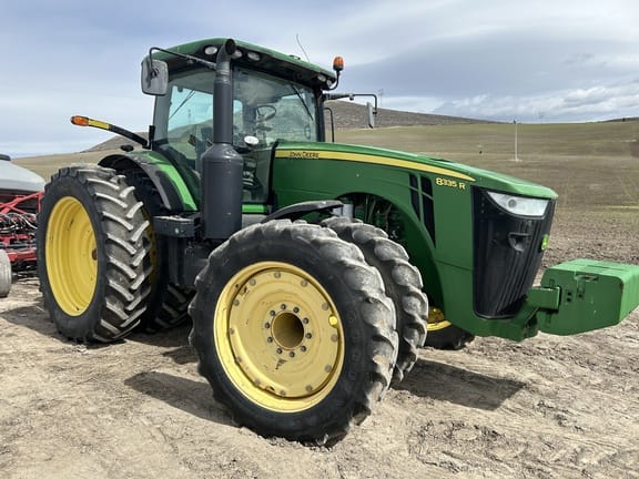 2013 John Deere 8335R Equipment Image0