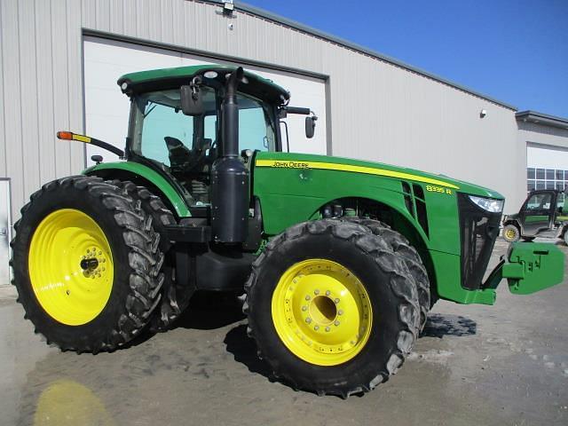 Image of John Deere 8335R equipment image 1