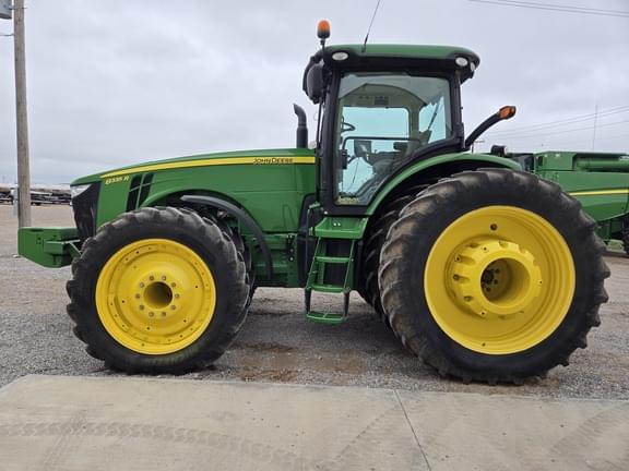 Image of John Deere 8335R equipment image 4